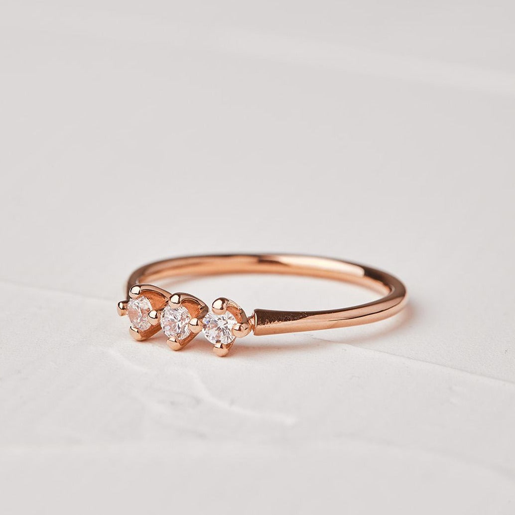 Kingfisher ring set with laboratory diamonds