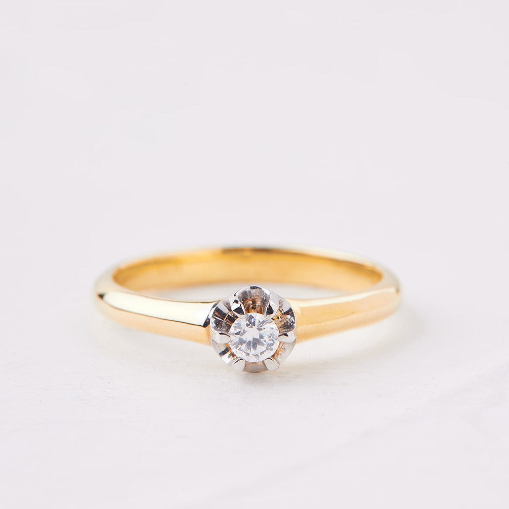 Kahlo ring set with a natural diamond