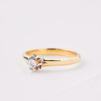 Kahlo ring set with a natural diamond