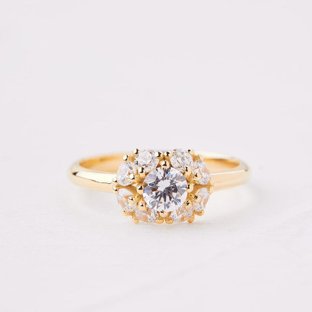 Sera ring studded with natural diamonds