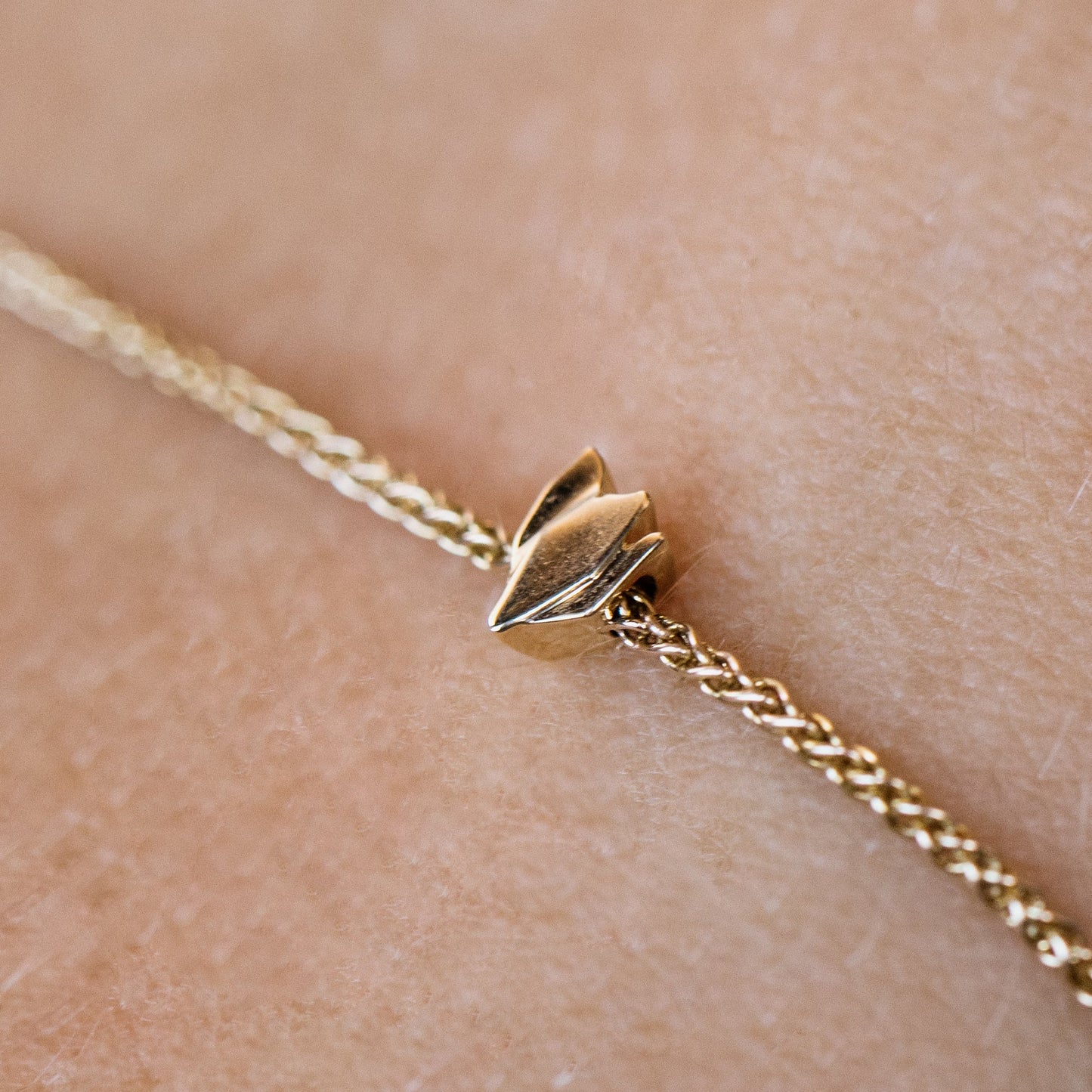 Gold bracelet with cyclamen pendant