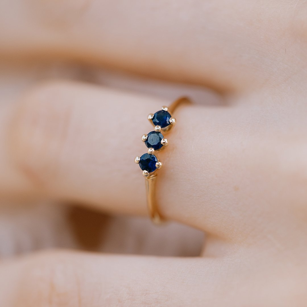 Kingfisher ring with blue sapphires