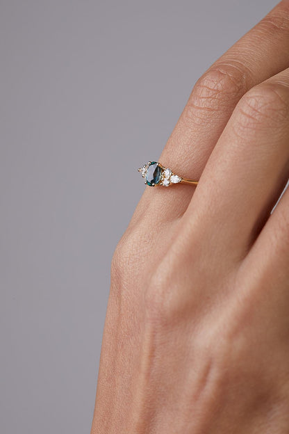 טבעת אירוס משובצת ספיר טורקיז ויהלומים