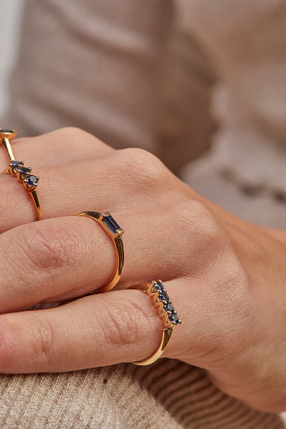 Vintage gold ring with four blue sapphires