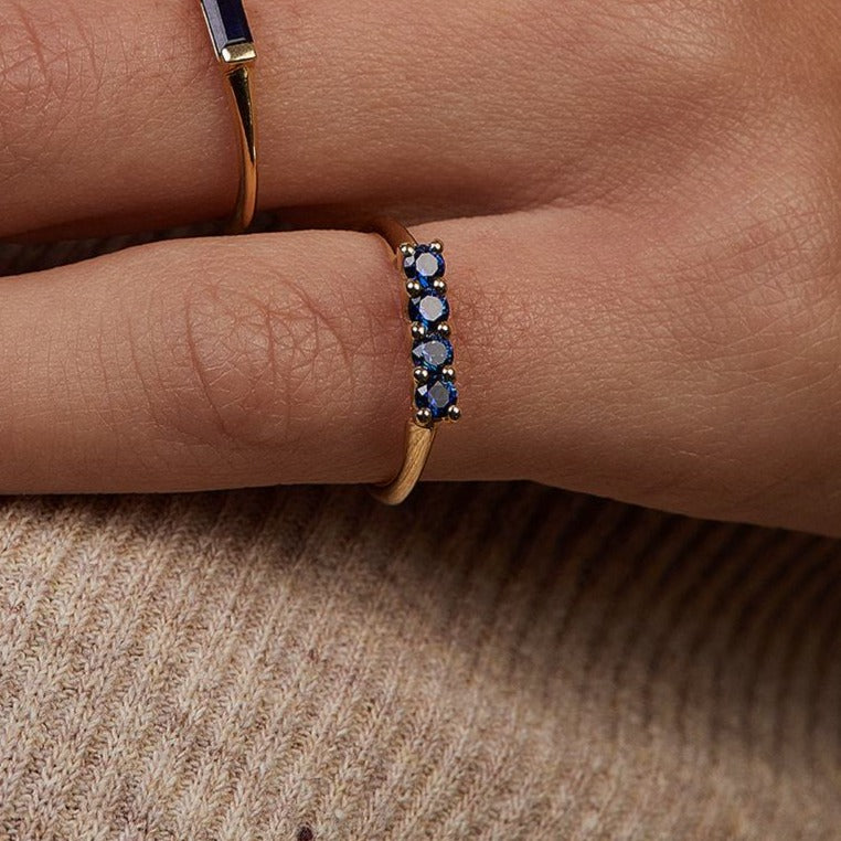 Vintage gold ring with four blue sapphires