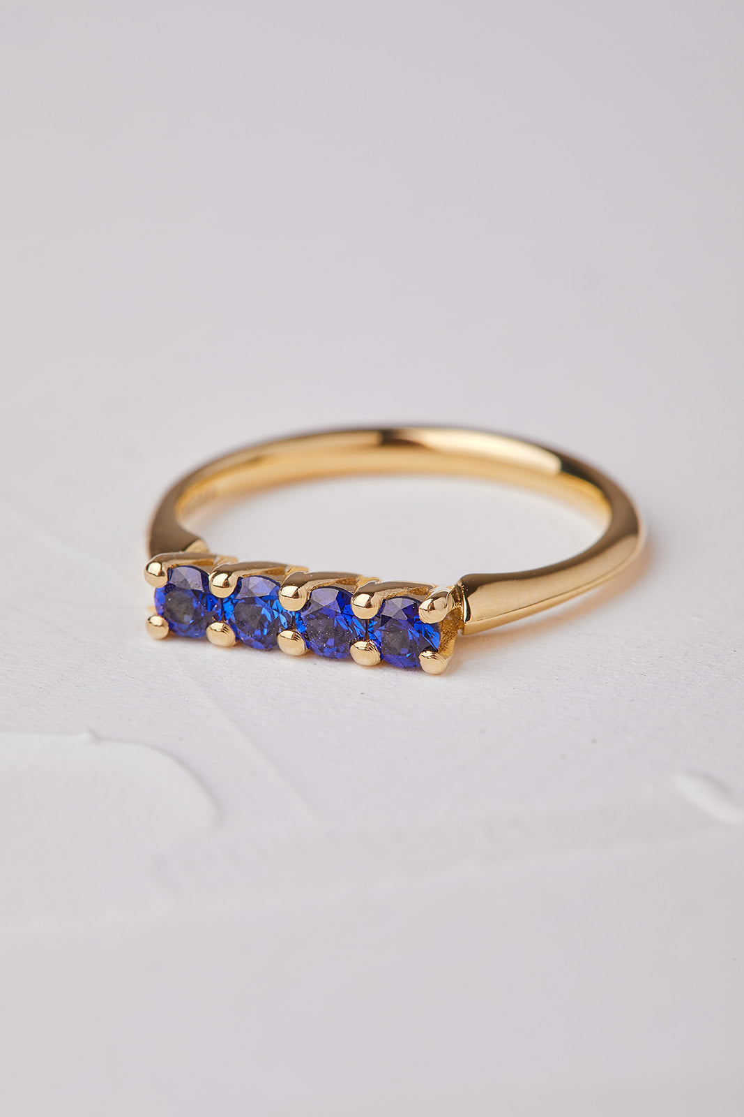 Vintage gold ring with four blue sapphires