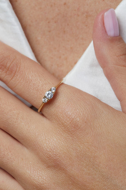 טבעת כלניות עם יהלום מרכזי 0.25-0.4 קראט יהלומי מעבדה