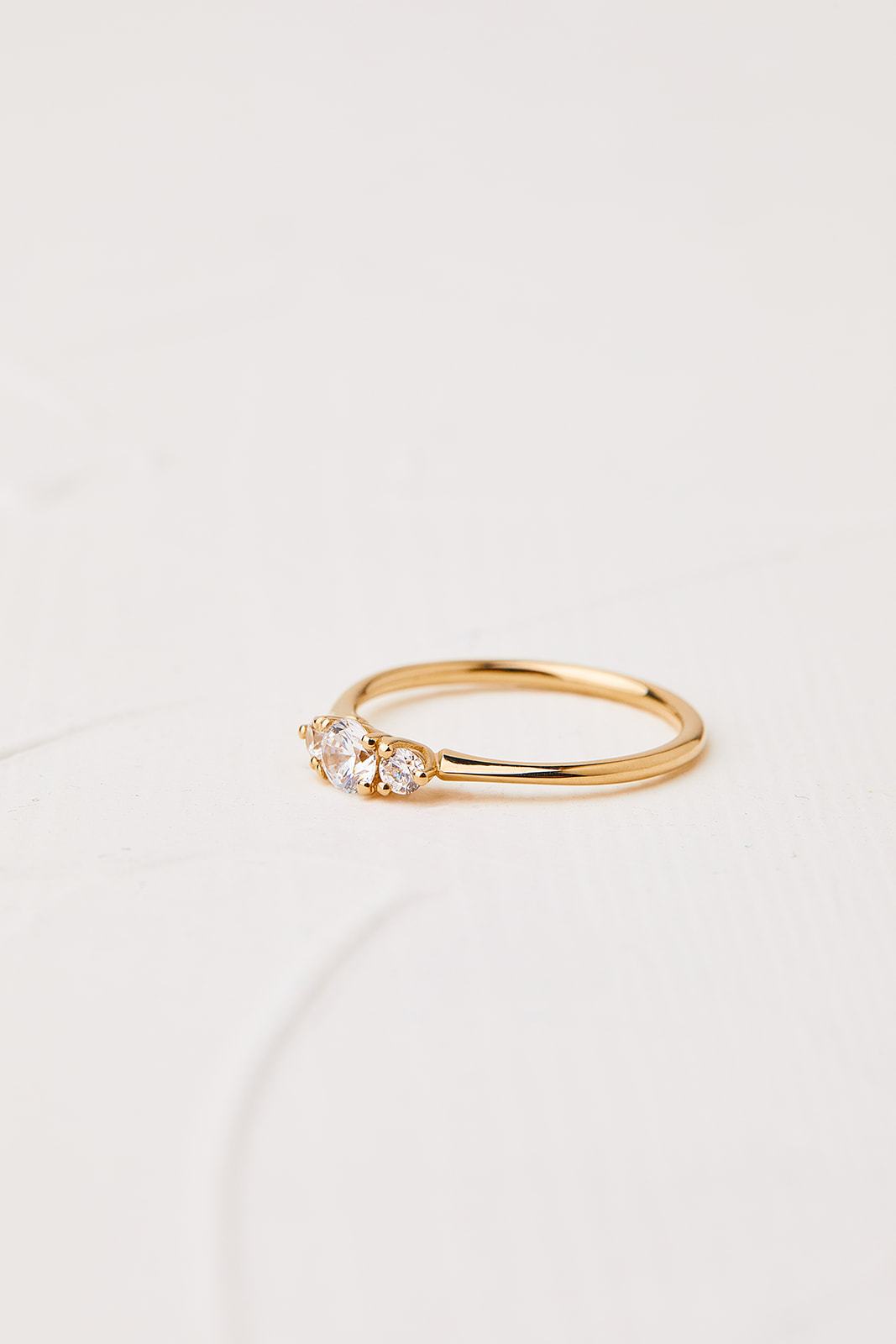 טבעת כלניות עם יהלום מרכזי 0.25-0.4 קראט יהלומי מעבדה