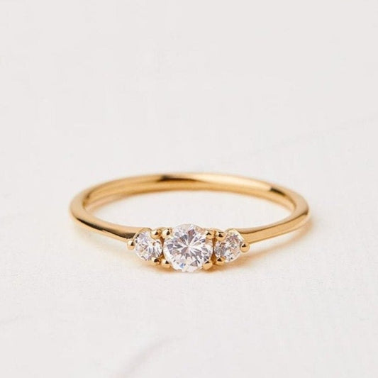 Anemone ring with main diamond 0.25-0.4 carat lab diamonds