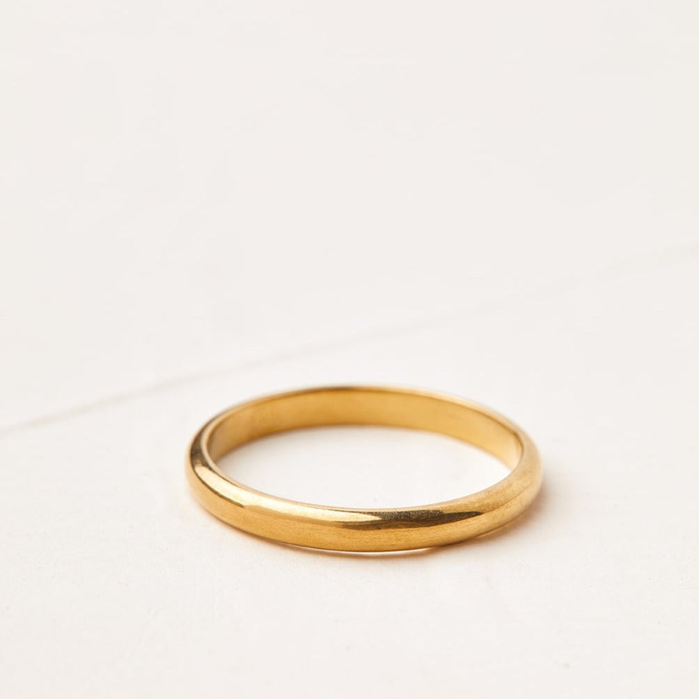 A gold wedding ring for a man, cypress model