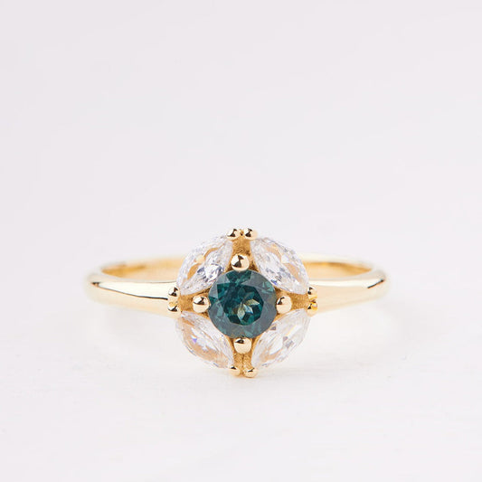 Magritte ring set with a turquoise sapphire stone and laboratory diamonds