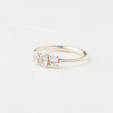 Retama design with Three Natural Diamonds